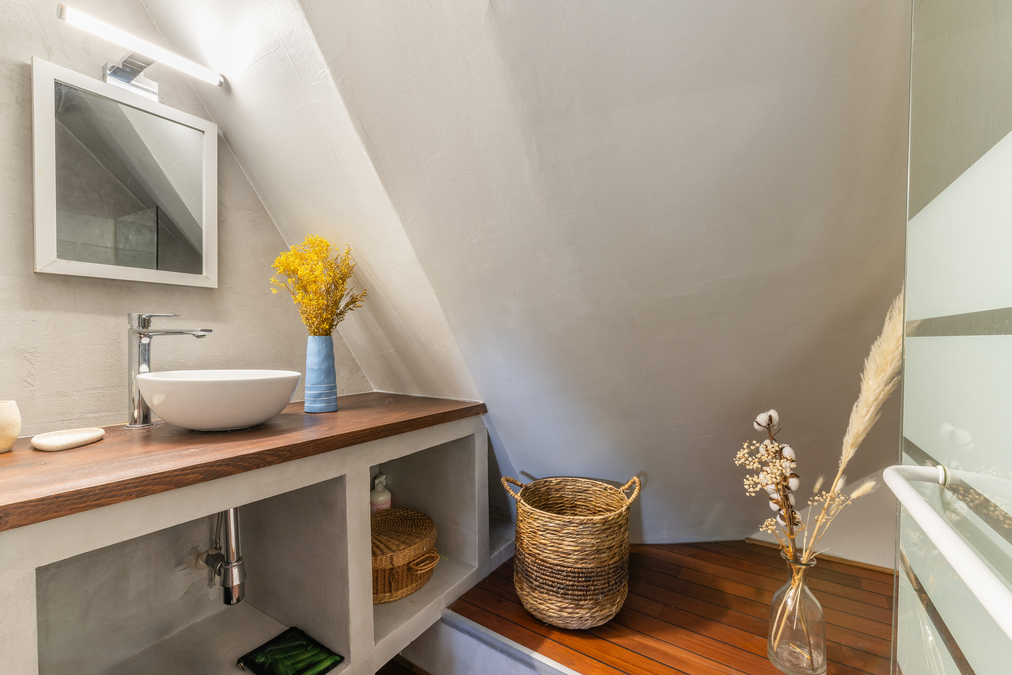 thatched bathroom